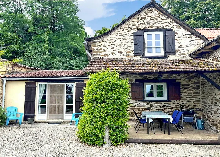 Lovely In With Swimming Pool * Jouqueviel