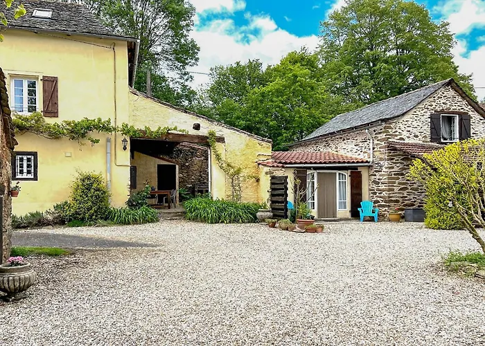 Lovely In With Swimming Pool Casa vacanze Jouqueviel