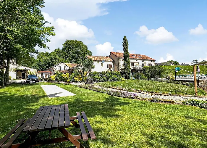 Lovely In With Swimming Pool Casa vacanze Jouqueviel